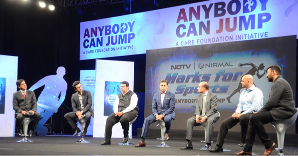 DesiSpy's tweet photo. RT:  Ranbir Kapoor at NDTV show anybody can http://t.co/EYwFtu7II4  #anybodycanjump #ndtven #ranbirkapooren #royen http://t.co/Ks7o8UUDvW