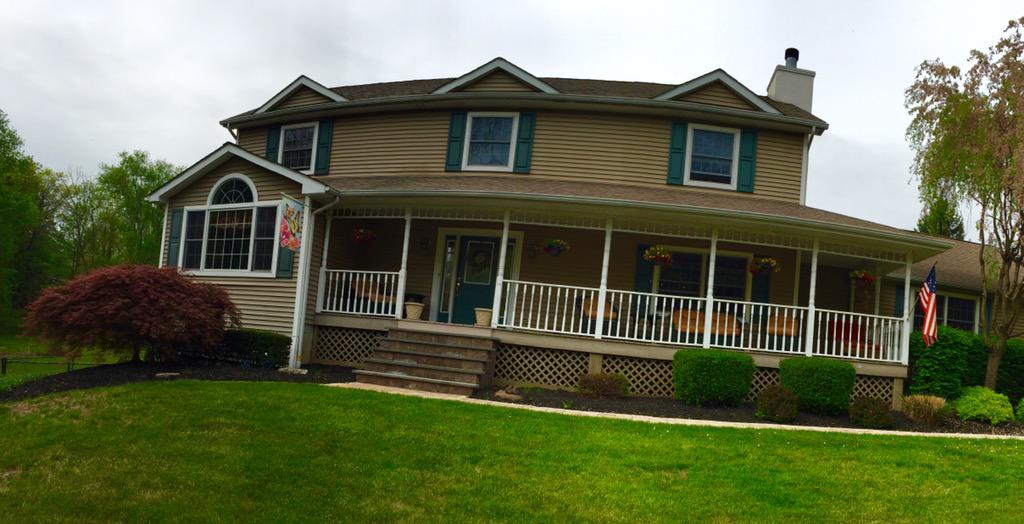 Ktfairclough's tweet photo. Tried to capture the spring ambiance but failed #homesweethome #NewYork #panoramicfail http://t.co/AjANfsShrC