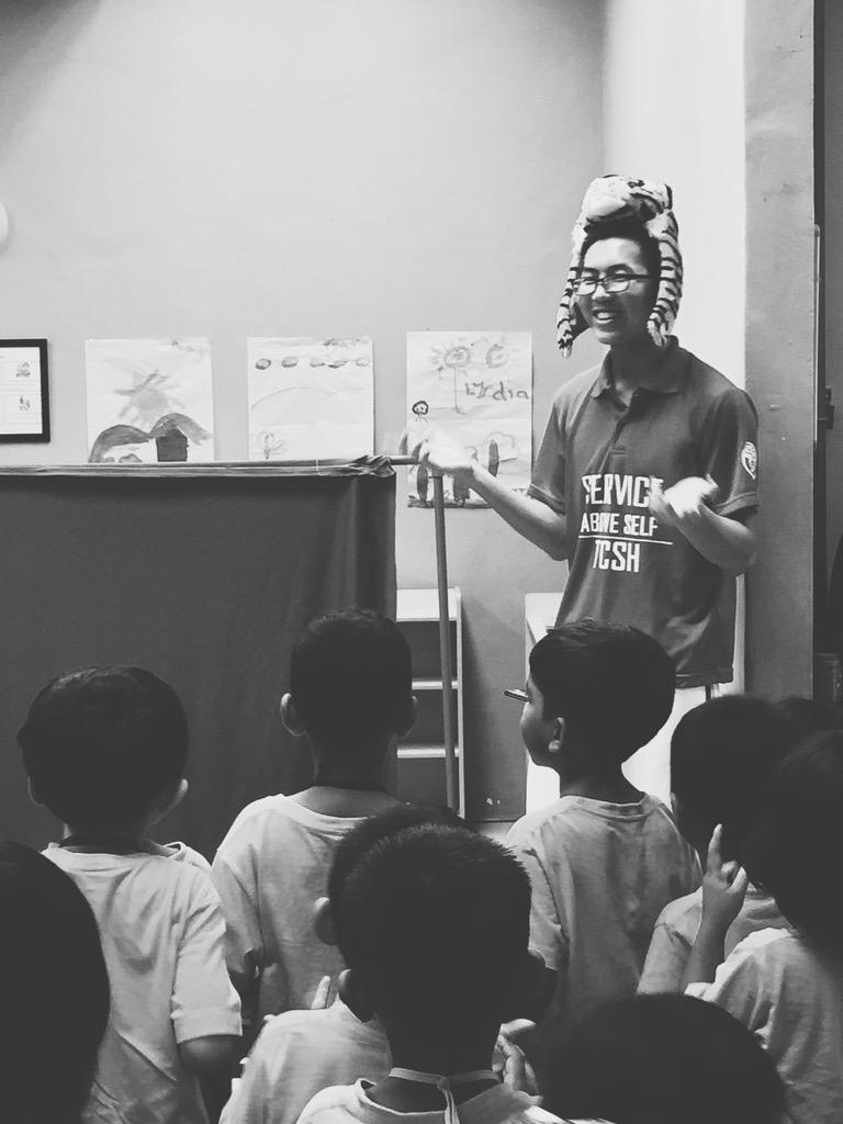 TCSHRotaract's tweet image. Last Friday's Dignity visit starring our master puppeteer Ms Sarah &amp;amp; the rest! 🐥Also David &amp;amp; Joe as conductors!