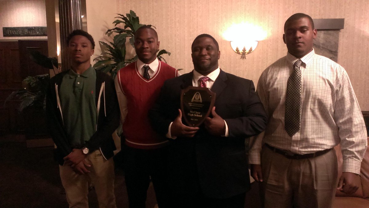McCluerFootball's tweet photo. McCluer Football team the "Most Inspirational Team" of 2014 by the National Football Foundation @STLhssports http://t.co/ncVoaMF1xw