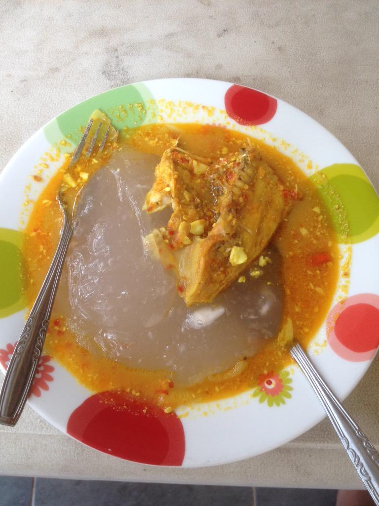 Mari Jo katong makan Papeda