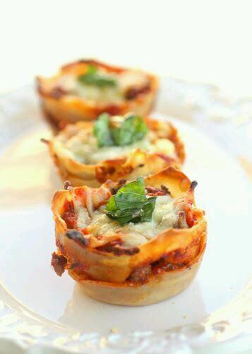 tiffaxy's tweet photo. @baekterpaen hwaaa thanks baek! Ah I bought this lasagna cupcake for youㅋㅋㅋ http://t.co/bEWBG21FtY
