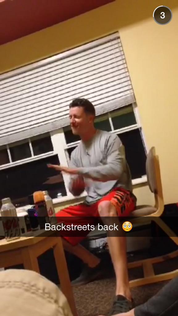 Jhaller10's tweet photo. @jeffheath13 singing backstreet boys http://t.co/HlpfLwIKtG