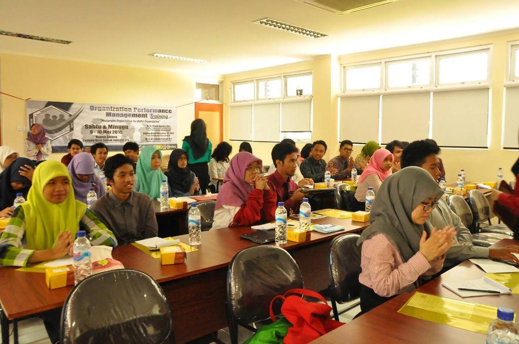 HMTI_ITS's tweet photo. Inilah suasana OPM Training dgn materi Manajemen Kinerja yg dibawakan oleh Dr. Ir. Sri Gunani, M.T @ITS_Surabaya http://t.co/RGavUHm3Ta