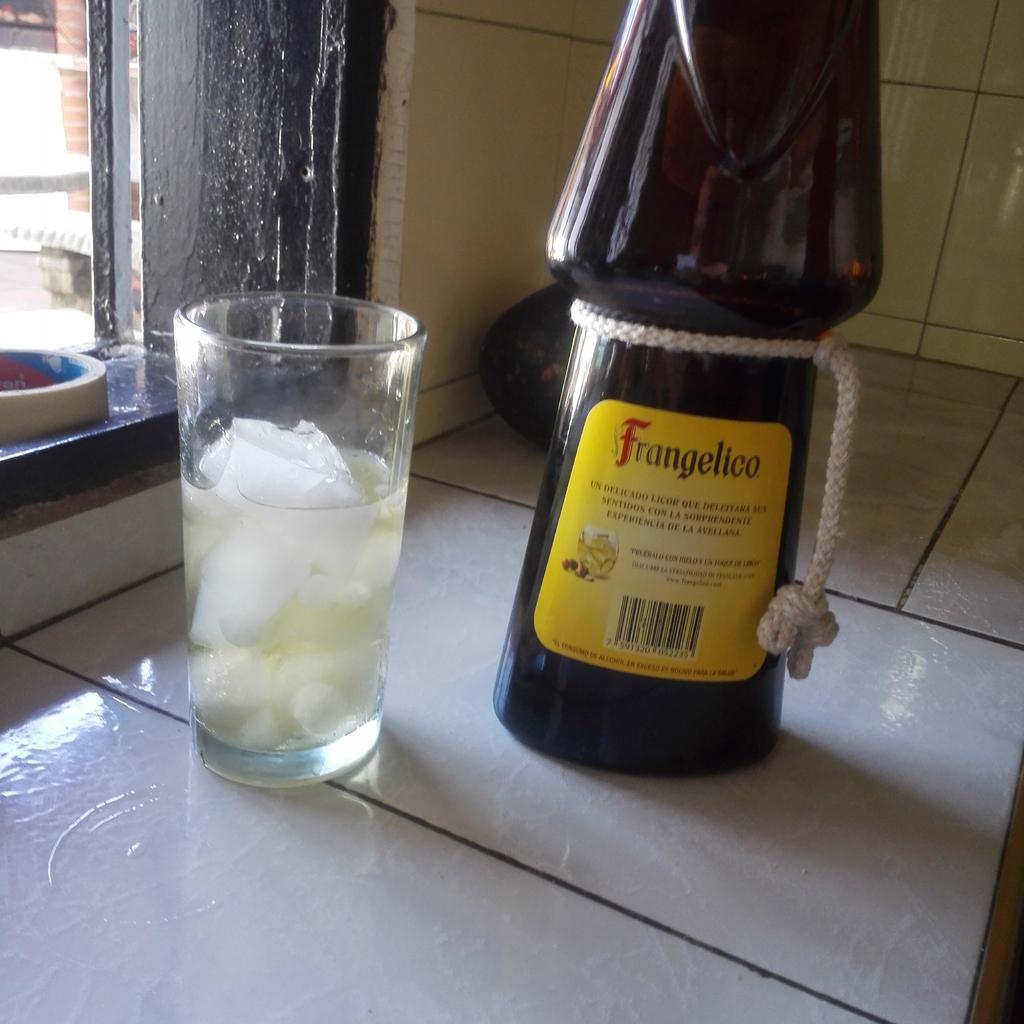 YagmourEdgar's tweet photo. 4000  la  botella http://t.co/IMLXBVbXrZ