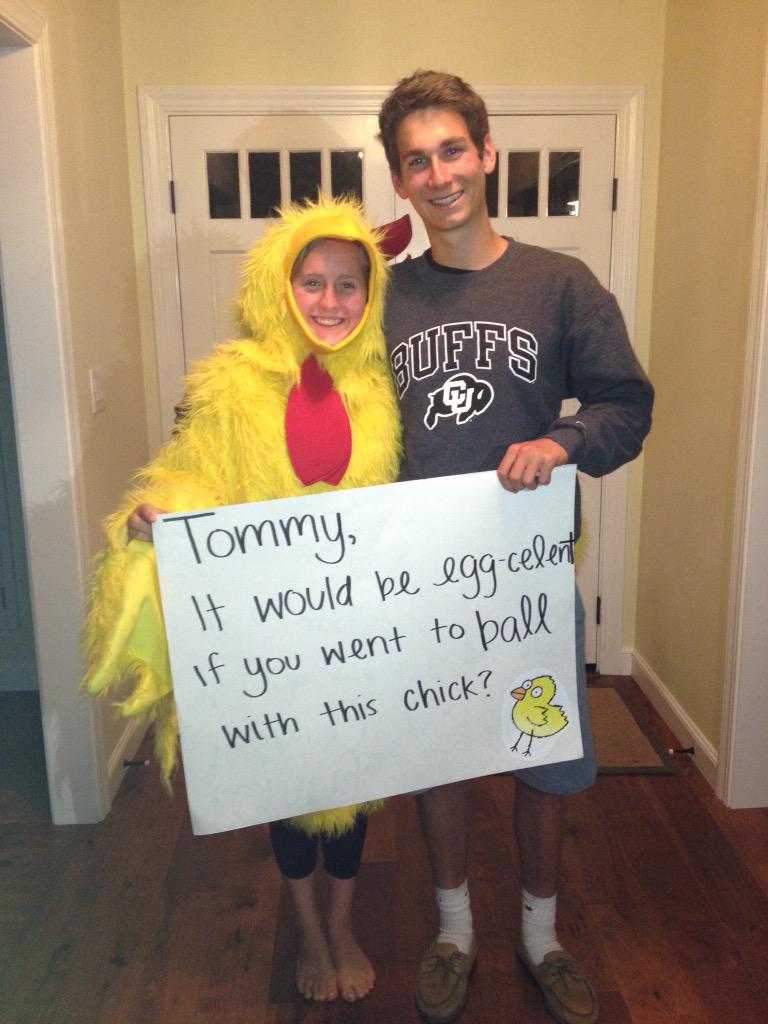 t_kisyl's tweet photo. Eggcited to go to ball with this chick 🐤🐤🐔🐤🐔🐔🐓🐔🐎🐤🐔🐔🐓🐤❤️ http://t.co/1lfScDS9tH
