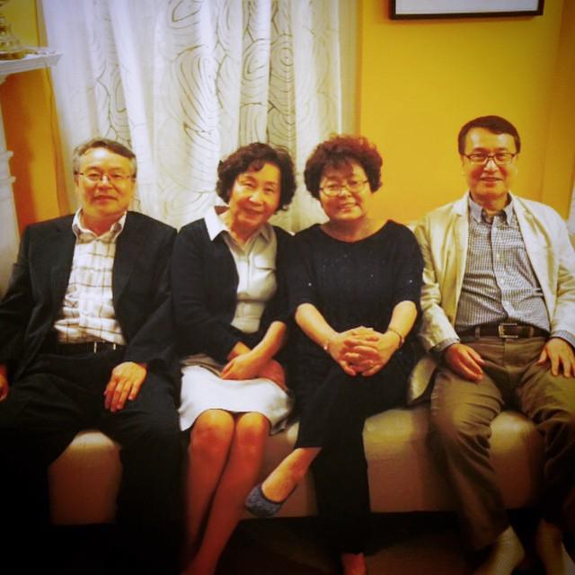 Shinbone10's tweet photo. Family chilling at the #Shindom #maengs #shins #family #cambridge #artshow #shinhappens http://t.co/HmaTDwwUkX http://t.co/J7V2pgUytd