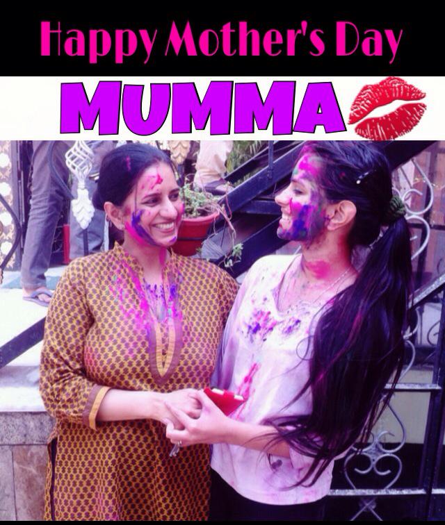 vl0196's tweet photo. I Love You to the moon and back Mumma 💙 You're the best Mom in this whole wide world 💛 http://t.co/dW4j9aaYDY