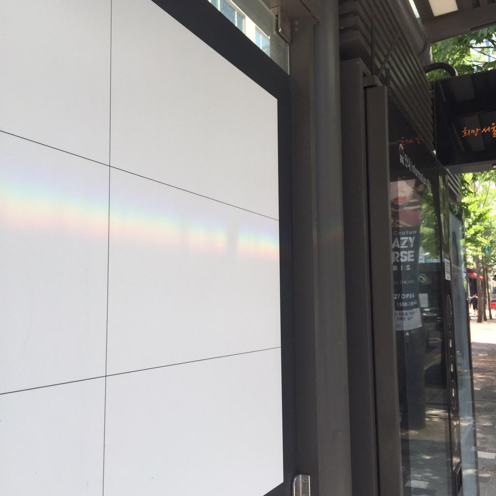 soooo23's tweet photo. 버스 정류장에 무지개
오늘 좋은 일 생기게 해주세요 http://t.co/K1zhgAwDaL