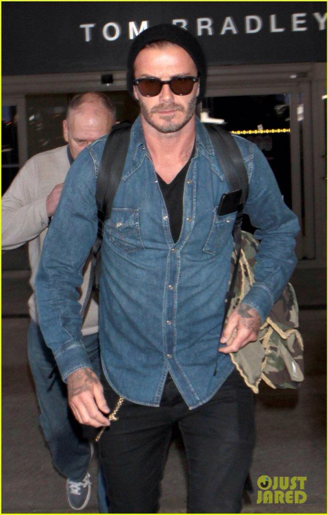 Footballer Fashion No Twitter デイビッド ベッカム デニムシャツ ブラックデニム デニムと同色のインナーをシャツからチラ見せすることでまとまりのある着こなしに カモフラの小物をコーディネートに使うことで遊び心も Http T Co Nrfycea9wr Footballer Fashion No Twitter デイビッド ベッカム デニムシャツ ブラックデニム デニムと同色のインナーをシャツからチラ見せすることでまとまりのある着こなしに カモフラの小物をコーディネートに使うことで遊び心も Http T Co Nrfycea9wr
