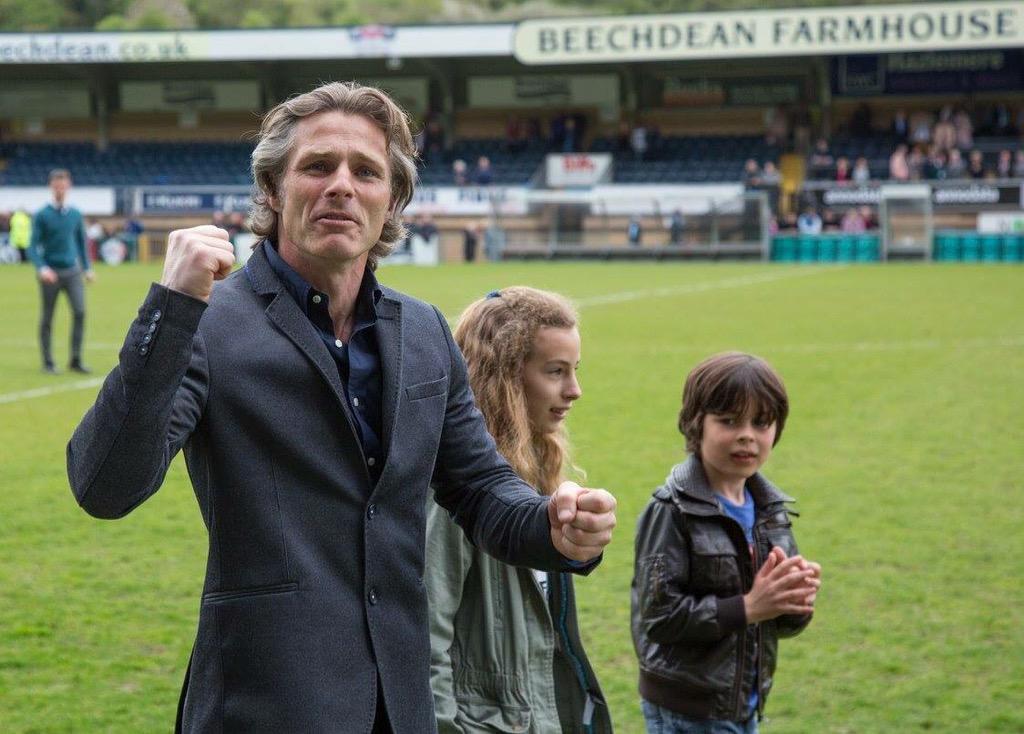 Happy 42nd birthday to the one and only Gareth Ainsworth. Keep us dreaming, gaffer! 