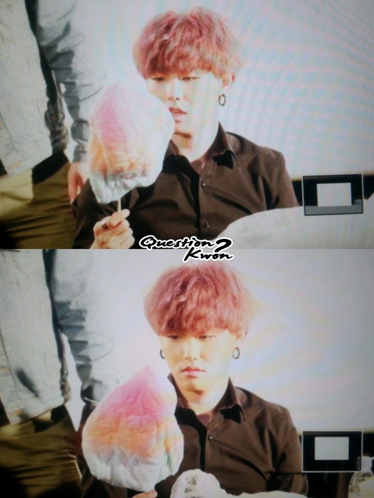 QuestionKwon's tweet image. 150510 명동 팬사인회 @ondal44 . .이거 뭐얌?