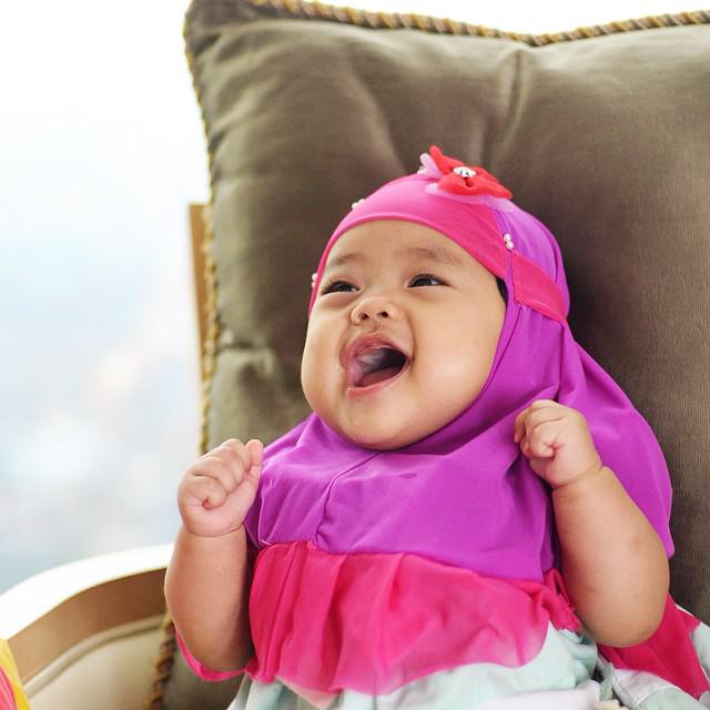 Only_wad's tweet image. Assalamualaikum ustazah solehah selamat malam @oki_setiana {}♥