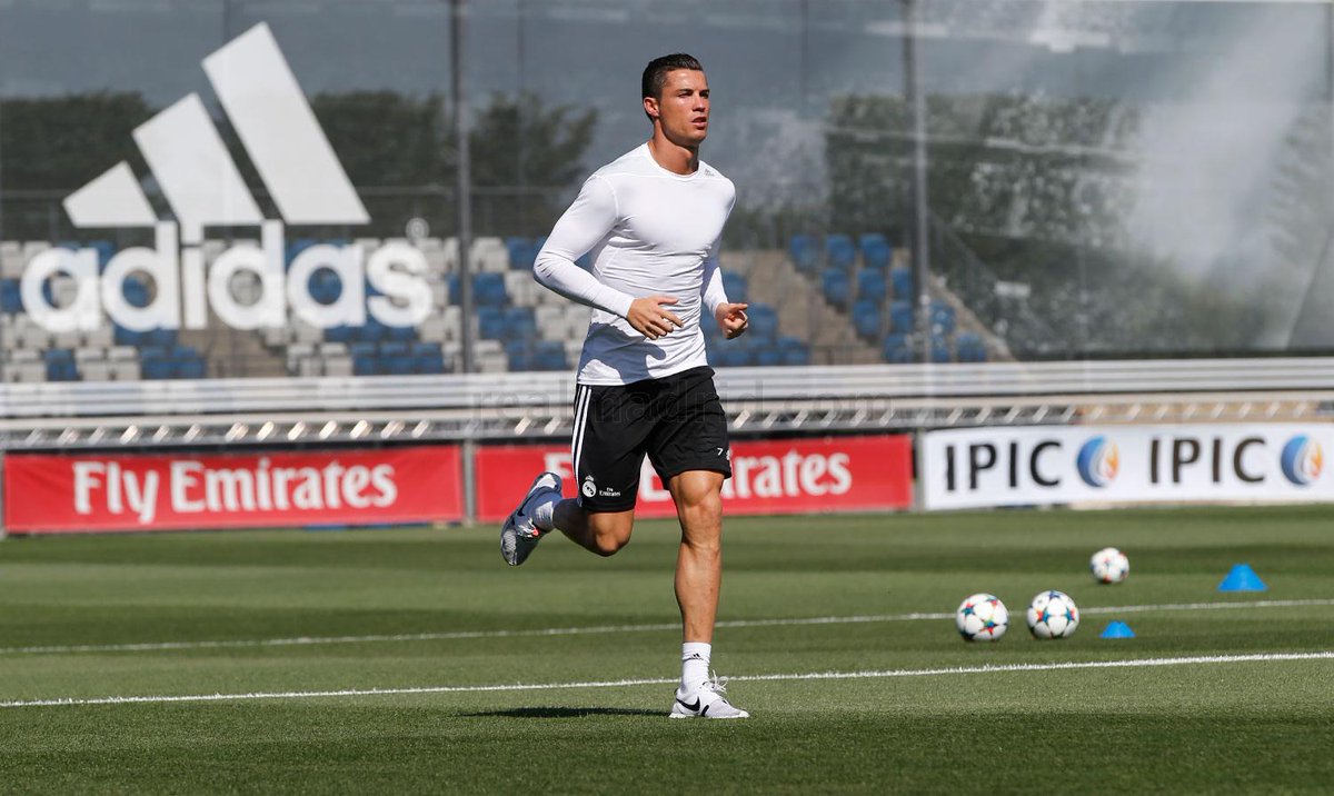 realmadriden's tweet photo. Real Madrid getting ready for match against Juventus.
@Benzema
@nachofi1990
@Cristiano
@MarceloM12
@JeseRodriguez10 http://t.co/xphxt3wSk8