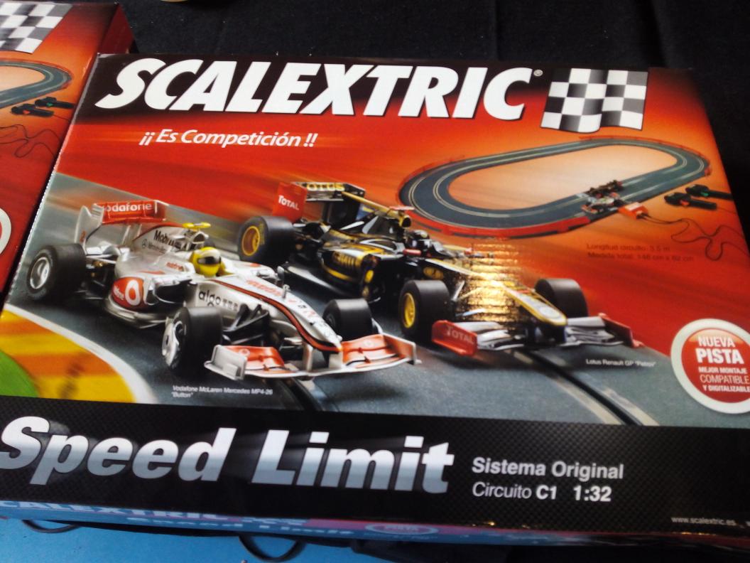 formulacampus's tweet photo. Os dejamos los números premiados en el sorteo de #Scalextric. Tenéis que recogerlo antes de las 18h en recepción. http://t.co/odV916QGO8