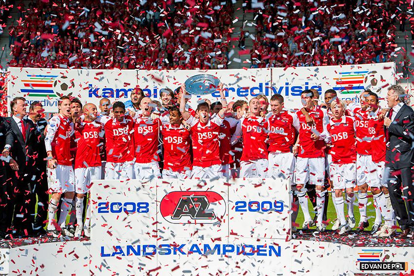 HectorMorenoh's tweet photo. "@edvandepol: 10 mei 2009  #AZ #Kampioen #eredivisie #voetbal #Alkmaar http://t.co/Cxow7xkd0D" TOP vriend!!!! 👌👍