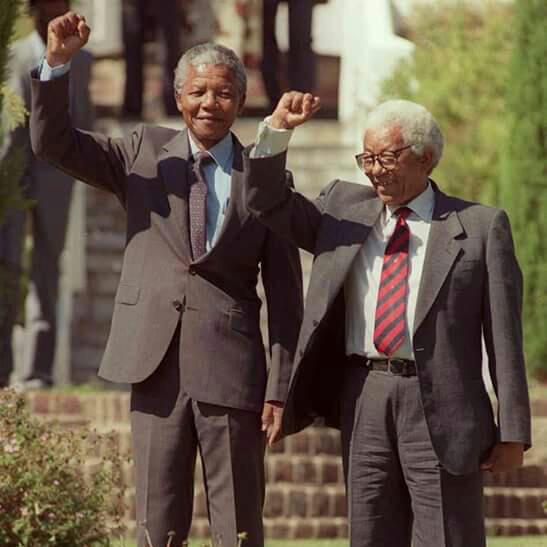 Zwelinzima1's tweet photo. This day in 1994, Nelson Mandela was inaugurated as the first democratically elected President of SA http://t.co/1pQHsWNvR0