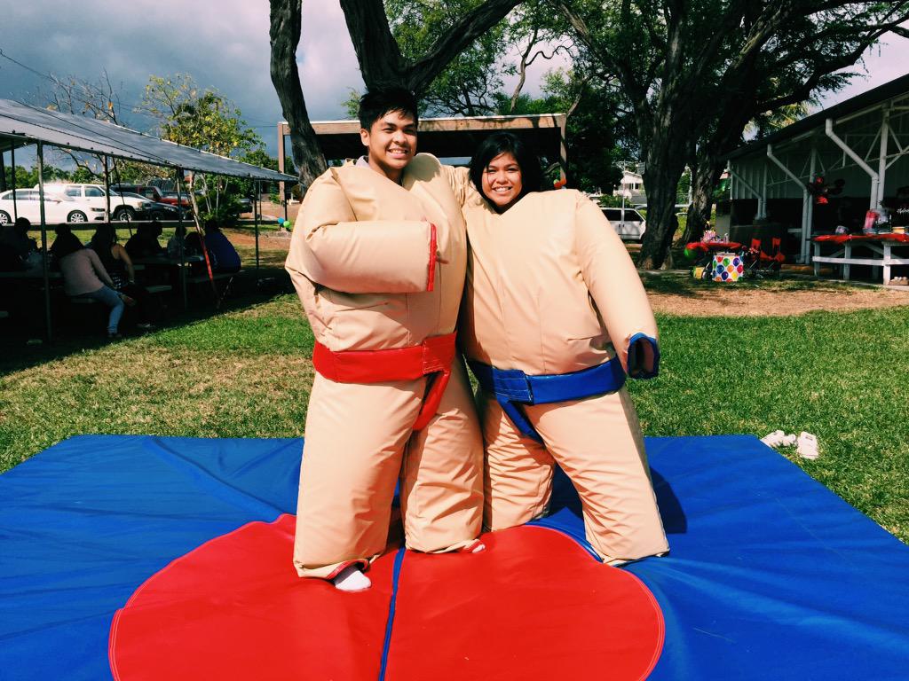 lovelysdaily's tweet photo. The fight of the century about to go down ๐๐ซ๐ #sumofight @_jherble http://t.co/YGGAGxRzeg