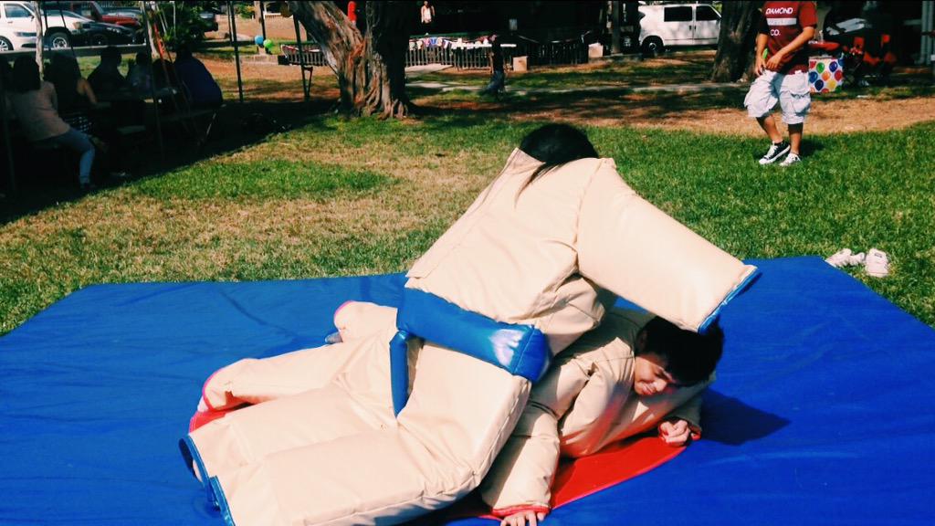 lovelysdaily's tweet photo. The fight of the century about to go down ๐๐ซ๐ #sumofight @_jherble http://t.co/YGGAGxRzeg