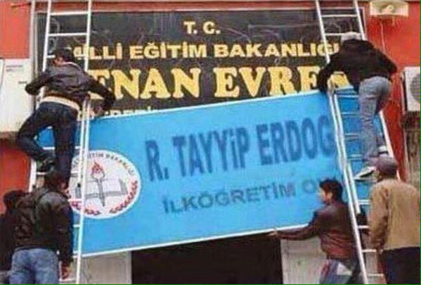 Bu fotoğraf herseyi açıklıyor. 
Ülkede değişen tek şey sistemin kullandığı isim...
Biri öldü. Diğeri de ölecek