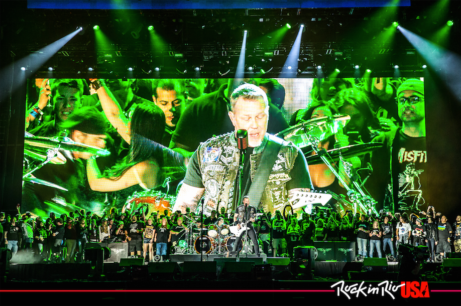 rockinriousa's tweet photo. MASTER! MASTER! 

#Metallica brings 150 fans on stage for the first time ever. An instantly iconic #RockInRioUSA set. http://t.co/kZve3bx6pT