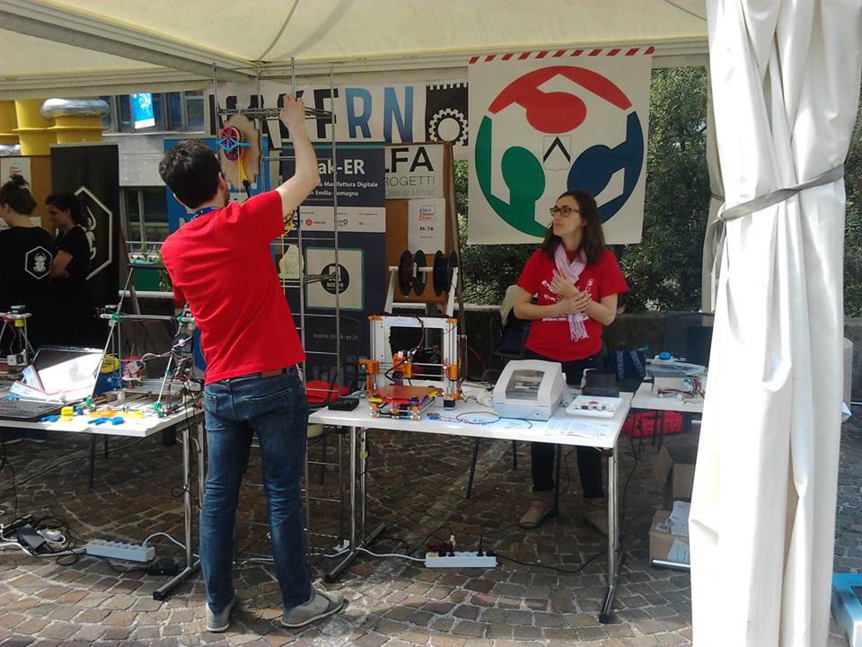FabLabUD's tweet photo. Anche noi siamo al #TSMMF #FabLabUD #Udine #Maker http://t.co/1khRDtQ60W