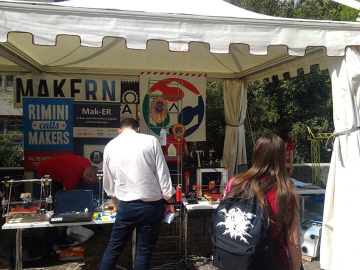 FabLabUD's tweet photo. Anche noi siamo al #TSMMF #FabLabUD #Udine #Maker http://t.co/1khRDtQ60W