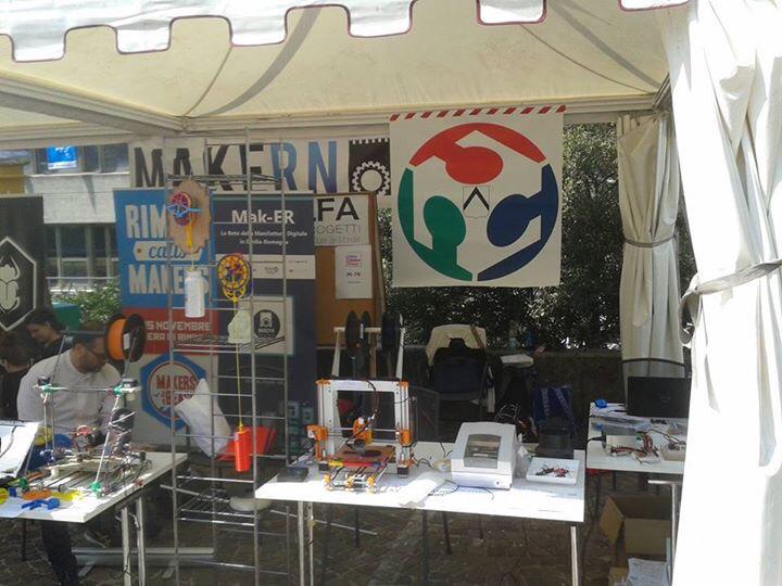 FabLabUD's tweet photo. Anche noi siamo al #TSMMF #FabLabUD #Udine #Maker http://t.co/1khRDtQ60W