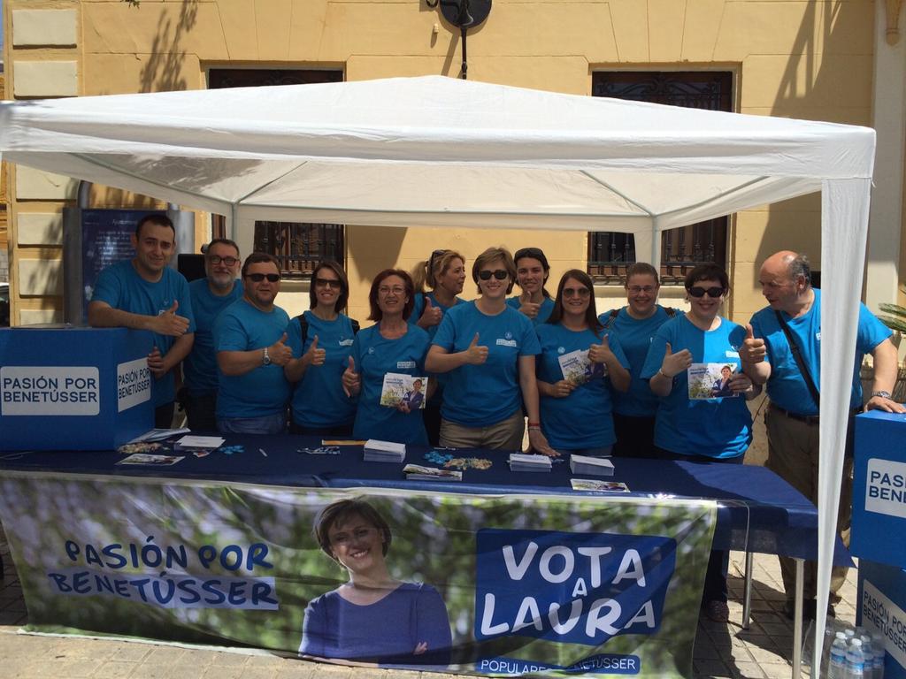 PPBenetusser's tweet photo. Carpa informativa en la Plaza del Ayuntamiento de Benetússer. #PasiónporBenetússer #LauraAlcaldesa http://t.co/UzJzGQdkx5