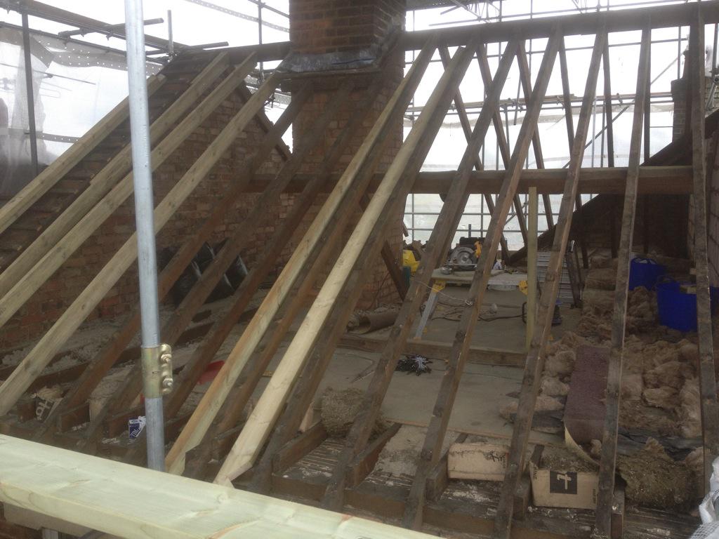 Teammaintain82's tweet photo. #loft #conversion in #knebworth started this week. #building #refurb http://t.co/9gttnAw6Pf