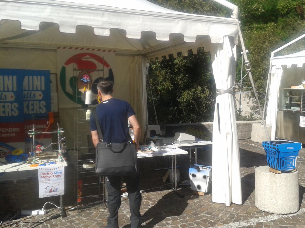 FabLabUD's tweet photo. Iniziamo la seconda giornata alla #TSMMF #FabLabUD #Udine #Maker http://t.co/b8SFkuV8GU