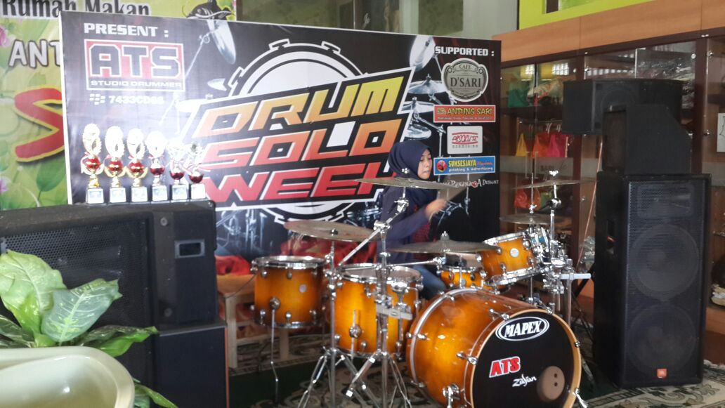 Wonder women pke kerudung ini drummer kereeeennnnn