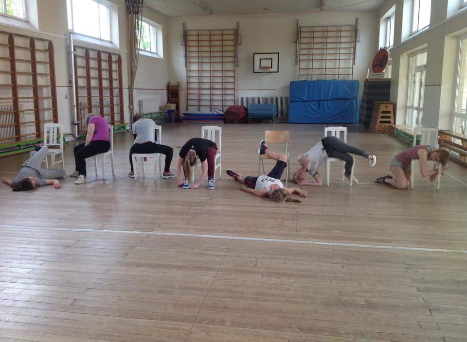 DynamiCrewK's tweet photo. Nieuwe #choreografie in de maak voor ons optreden in @gem_Koksijde. Sia style all the way. Be prepared! #koksijde http://t.co/sgneN7F2WU