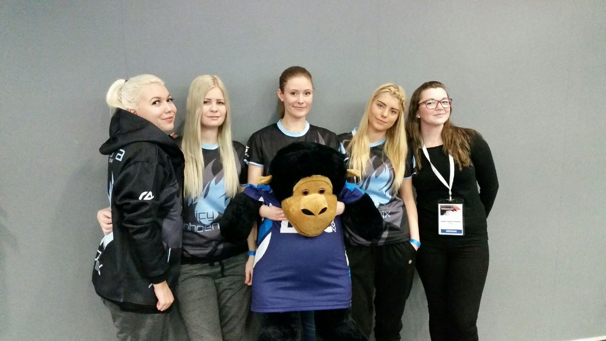 LDLC_Apou's tweet photo. C'est parti pour cette dernière journée @DreamHackFR. Un super week-end avec plein de belles rencontres ! :) #DHFR15 http://t.co/ghn0wYdSWR