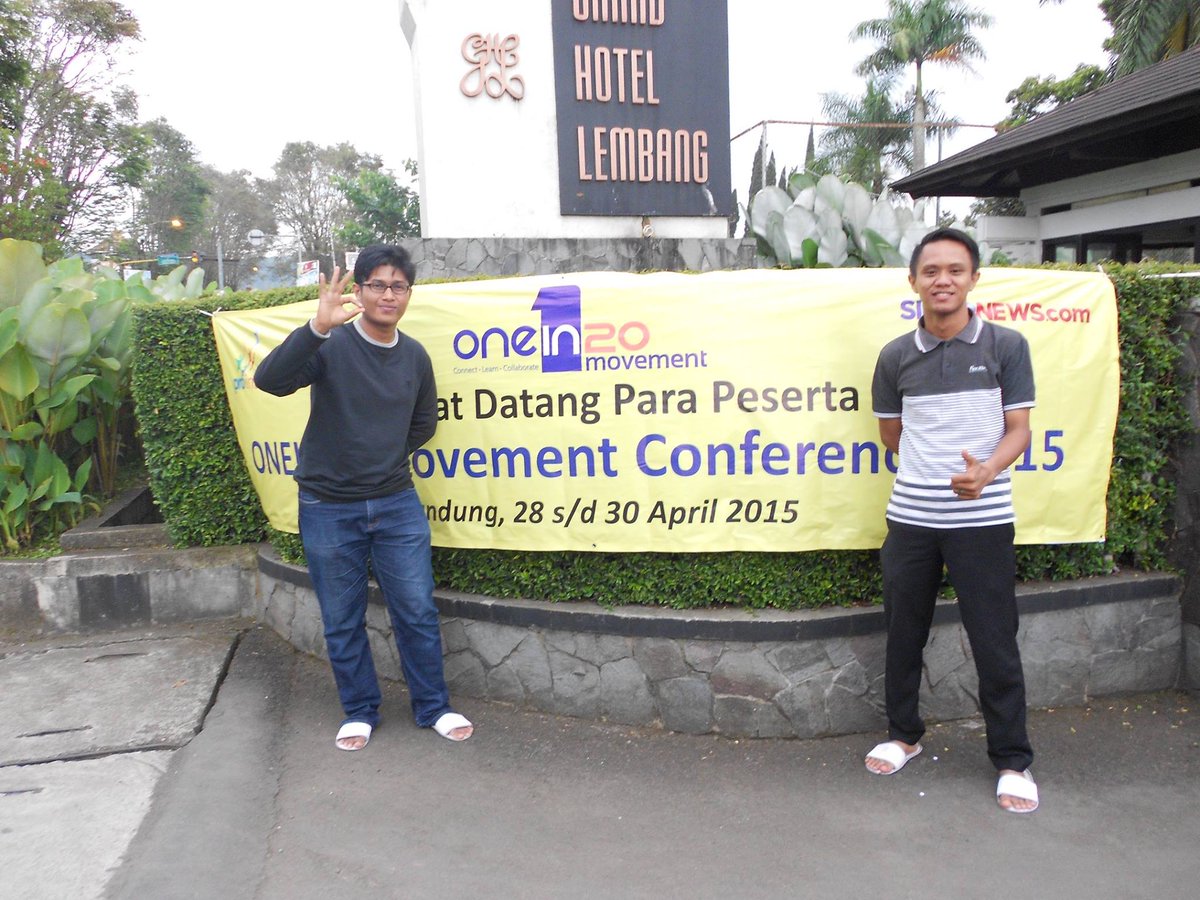 HarianMerdeka_'s tweet photo. Perwakilan (@Hery_Pc dan @gustisupma ) Chapter @onein20Aceh di acara Conference @BeSmartpreneur d Bandung @LintasAceh http://t.co/xGKAAJ4Z5j