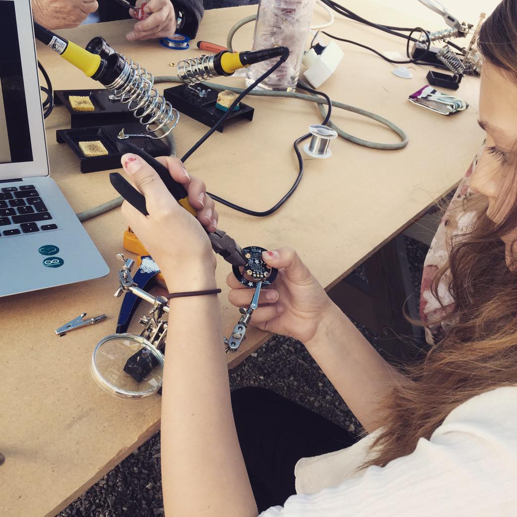ebblor's tweet photo. Fantastisk dag igår @SthlmMakerFaire på @Tekniskamuseet m @MakerTjej &amp; @SthlmMakerspace Nu börjar dag 2! Kom förbi ☀️ http://t.co/WuM9w0uEi0