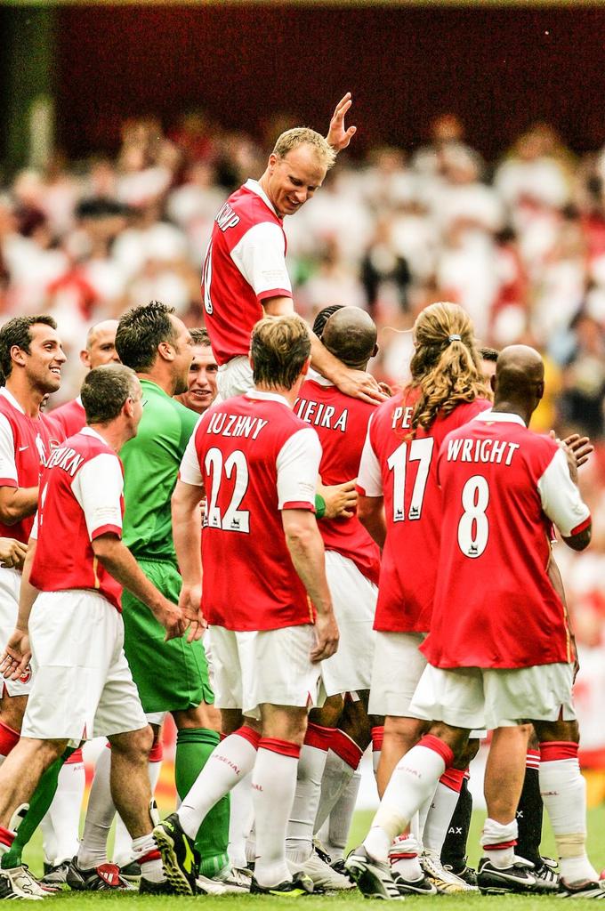 -Premier League titles: 3
-FA Cup wins: 4
-Football Hall of Fame.

Happy 46th birthday, Dennis Bergkamp! 