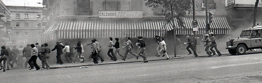 FiestasKarmela's tweet photo. Vallekan@s luchando contra el franquismo en los años 70. Orgullo y ejemplo.
#VallekasFotografiada http://t.co/3avJf5o9l3