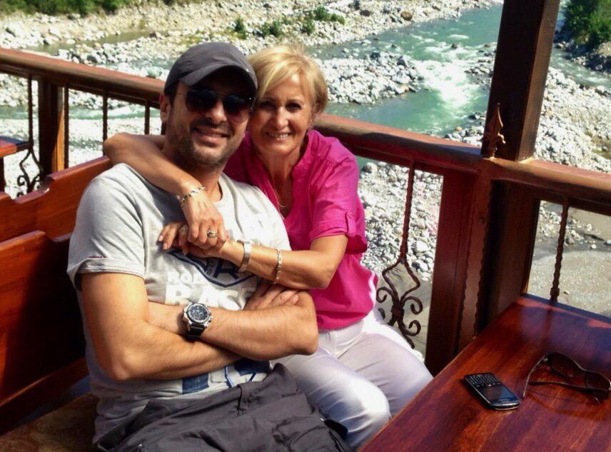 Benim canım Annem , fedakar Annem , melek Annem..Seviyorum seni🌺 Tüm Anne'lerin bu güzel günü kutlu olsun..