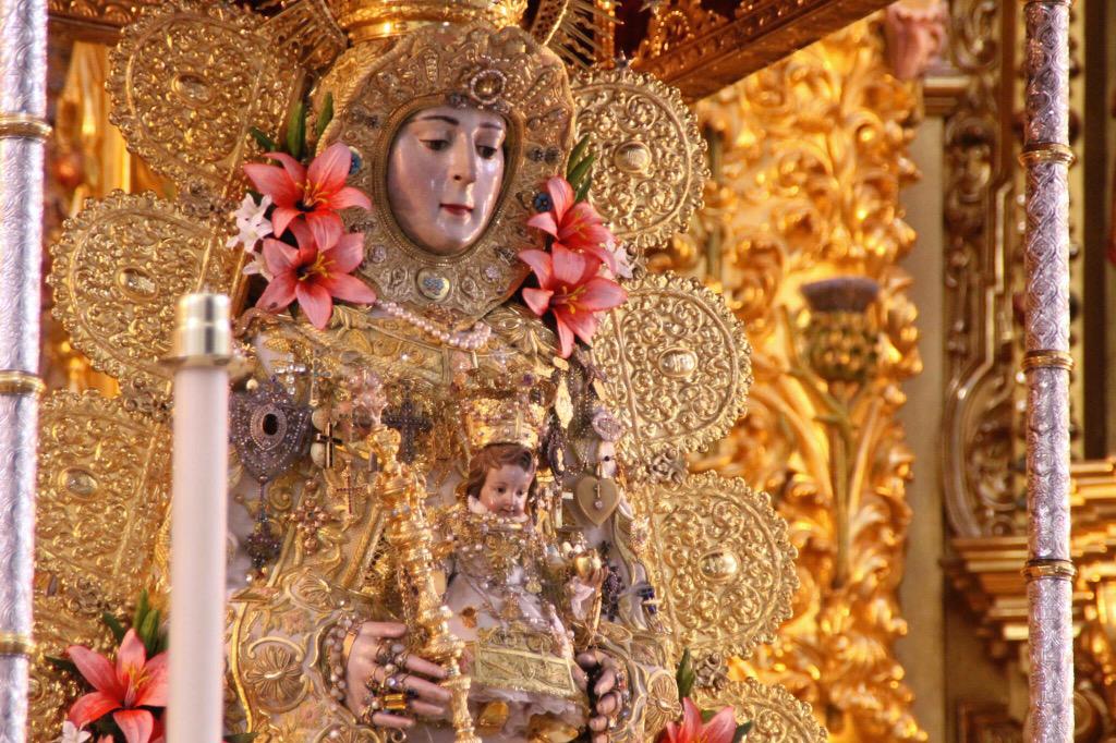 patricia_moralb's tweet photo. Eres Reina de los cielos Rocío de la mañana...15 DÍAS...15 SUEÑOS... #FelizDomingo #Rocio2015 http://t.co/1bCv8y8ovd