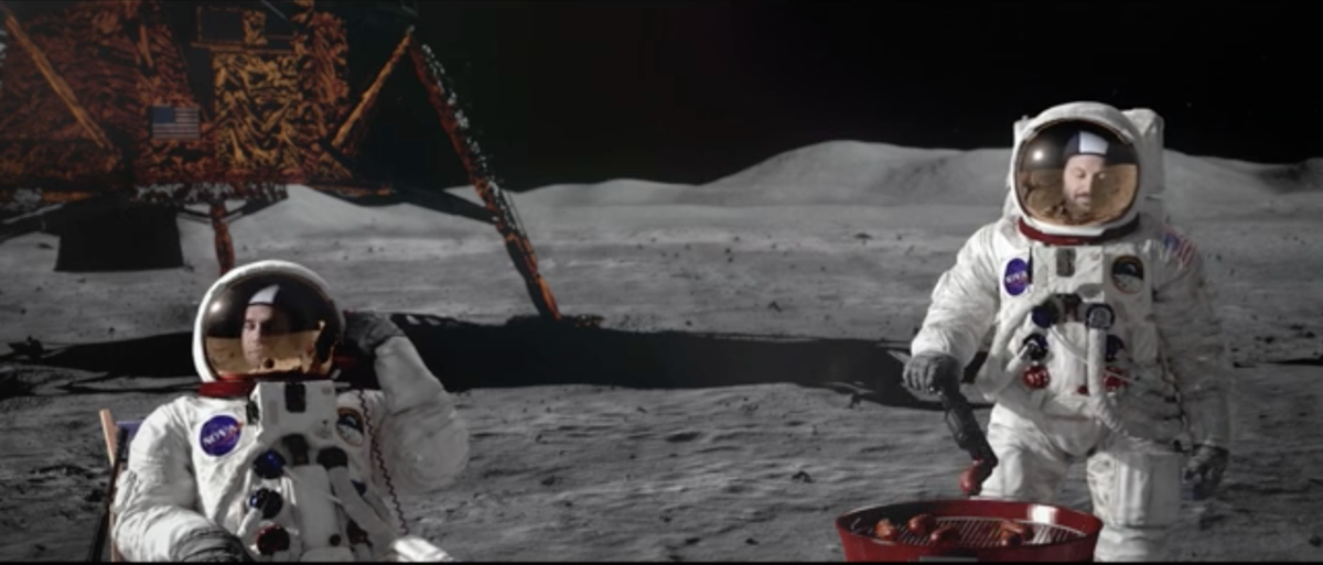lionelferra's tweet photo. As #exp43 will set new 200days Europeans record, let'm wait w/ a great short comedy https://t.co/rjovLjkYNd #futura42 http://t.co/OxI9pPZJuQ