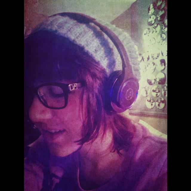 MegBaatz's tweet photo. late snowy saturday night jammin to seven lions w/ new headphones by #ableplanet (so impre… http://t.co/TKbyUg8XOF http://t.co/zvaa7ggcox