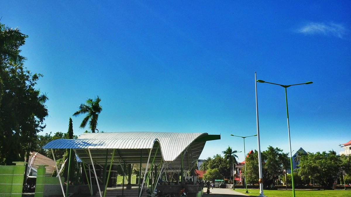 _KotaParepare_'s tweet photo. Mari menjaga sarana publik, Lapangan Andi Makkasau Parepare, Kita Peduli Parepare Maju🚵
#ParepareKotaHabibie http://t.co/JsBP4DrAvA
