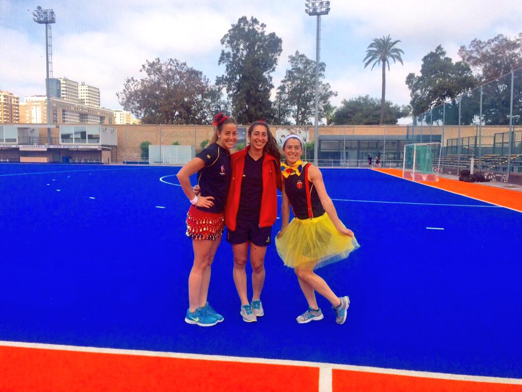 AbsolutaFem's tweet photo. 5días juntas y ya tenemos a la TOP @julia_pons y a las FLOPS d la semana @RocioYbarra3 @9marialopez sabríais por qué? http://t.co/7O2TCWcqVE