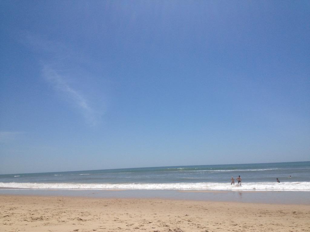 pelifanta91's tweet photo. Buen diita de sol, arena y mar 🌞🌊😎 http://t.co/vIVxJv8C5V