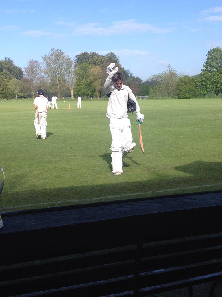 ChiddinglyCC's tweet photo. @14Crocombe coming off the field yesterday as his fans cheer his 148! #Famous http://t.co/UDsIOYOtbZ