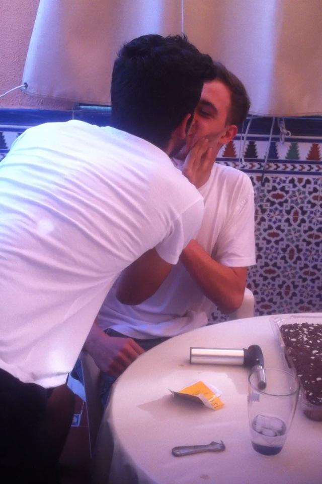 MarcSsapata's tweet photo. Una historia de amor que hará llorar hasta la más duro de los hombres... http://t.co/uJRGa6mUhV