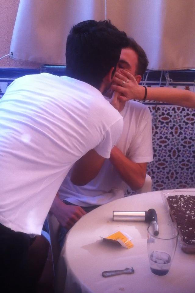 MarcSsapata's tweet photo. Una historia de amor que hará llorar hasta la más duro de los hombres... http://t.co/uJRGa6mUhV