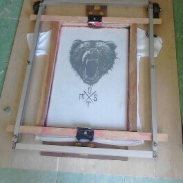 sebuah proses sablon dari karya anak Indonesia 👌 👍
#authentic #most #cloth #since #2013 #from #Surabaya #EastJava