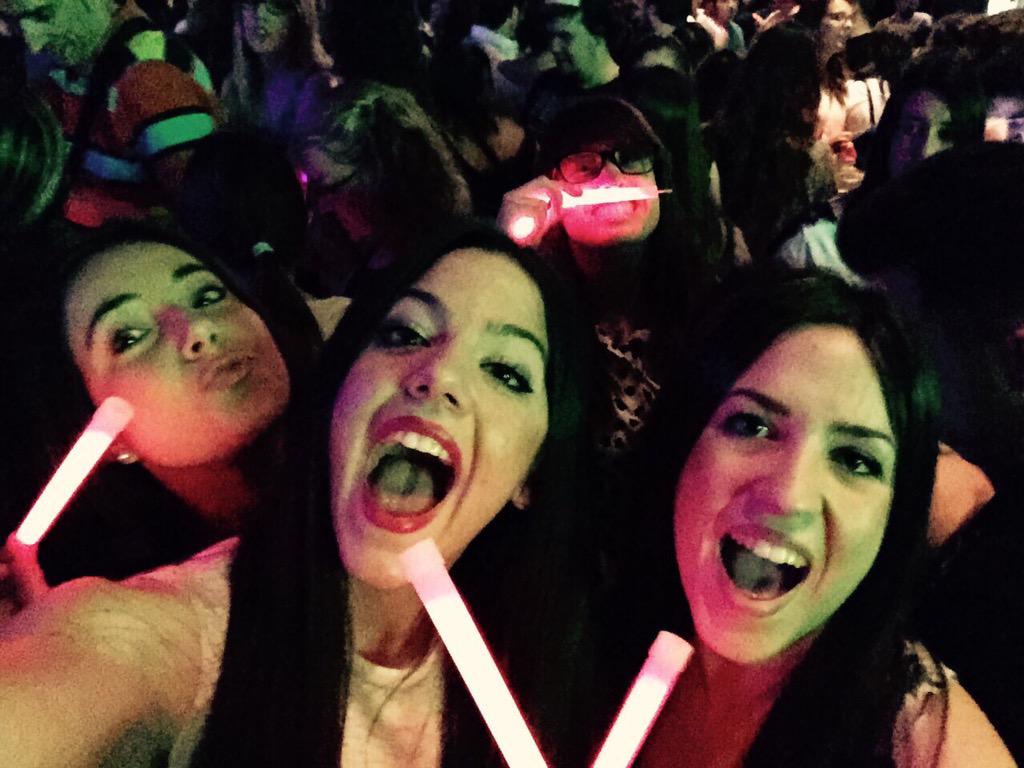 AndreaGadi9's tweet photo. Nos sobraran las ganas de volar.. #ConMisNiñas #Conciertazo #TeQuieroNerea #AhNo #MeLiao #MalditaNerea @LorenaGarc28 http://t.co/4Qp9dOCnSI